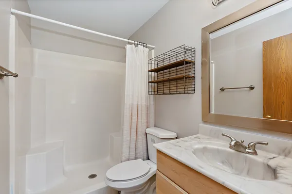 $1,825 | 1373 Cunat Court, Unit 1C, Lake In The Hills, IL 60156
