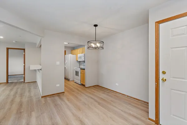 $1,825 | 1373 Cunat Court, Unit 1C, Lake In The Hills, IL 60156