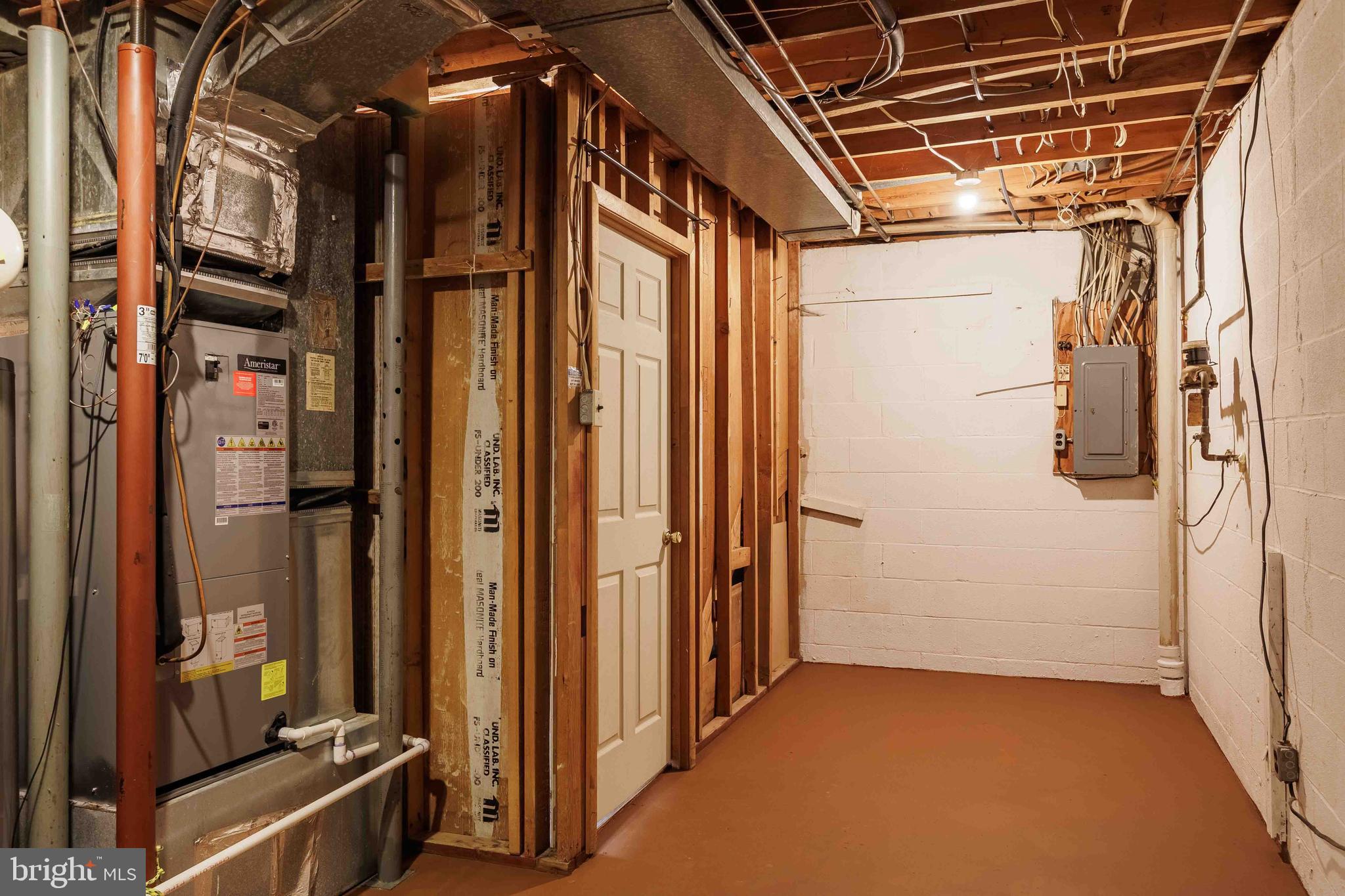 8731 Inquiry Court Walkersville, MD 21793 - Photo 38 of 44 Laundry room
