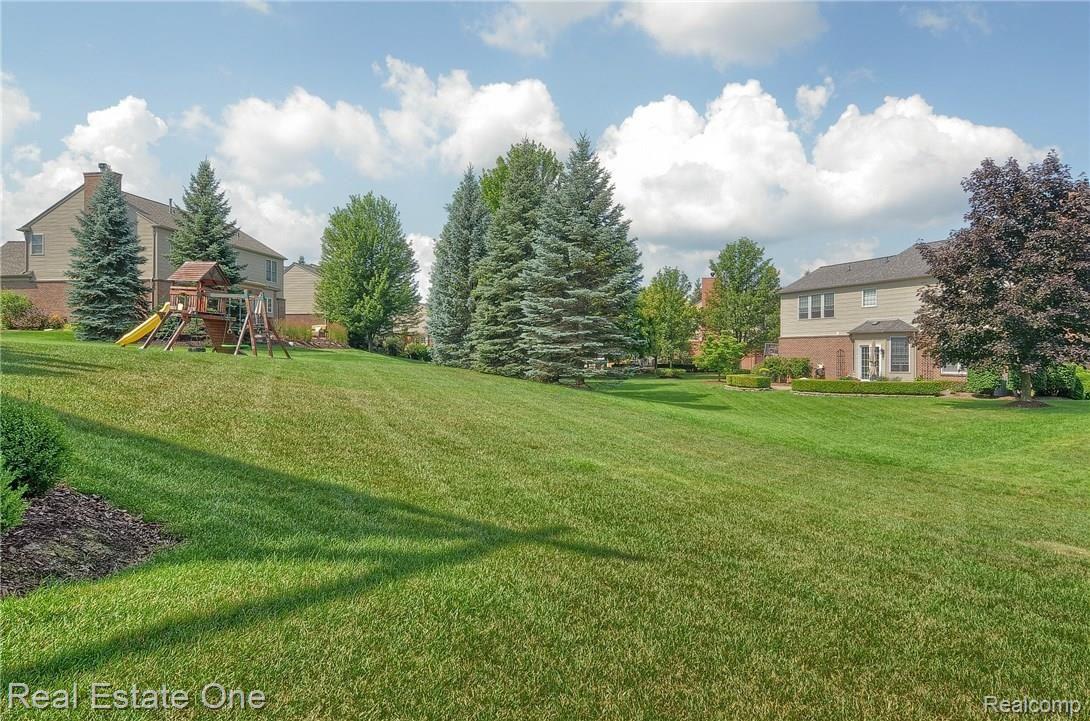 1990 Beaver Creek Drive Rochester, MI 48307 - Photo 33 of 45 Backyard.jpg
