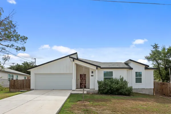 $379,999 | 4302 Liberty Lane, Lago Vista, TX 78645