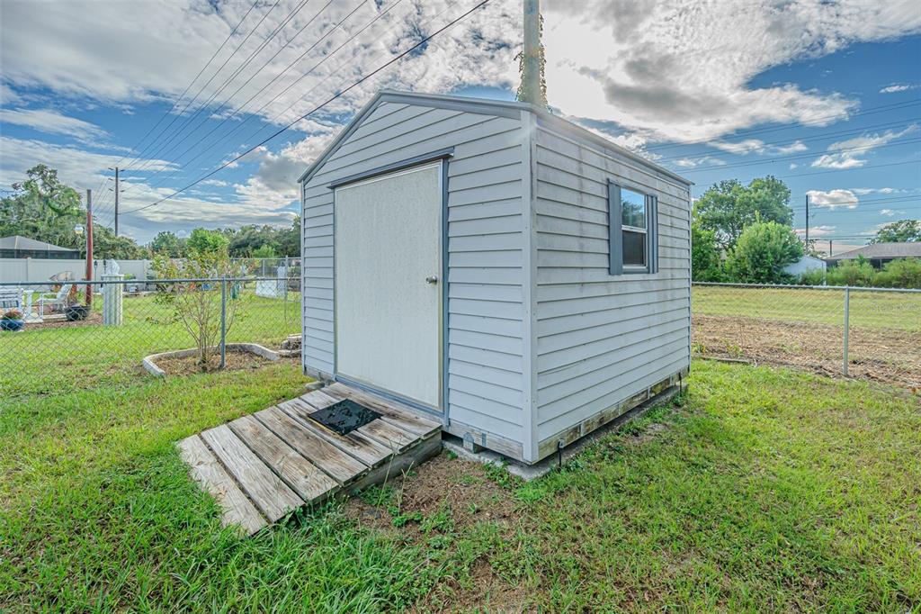 1529 Larkin Road Spring Hill, FL 34608 - Photo 20 of 37 a view of a backyard with wooden fence