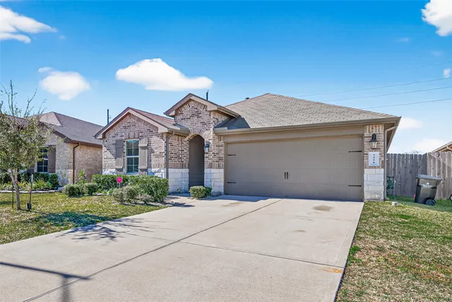 $2,390 | 7558 Highland Chase Drive, Richmond, TX 77407