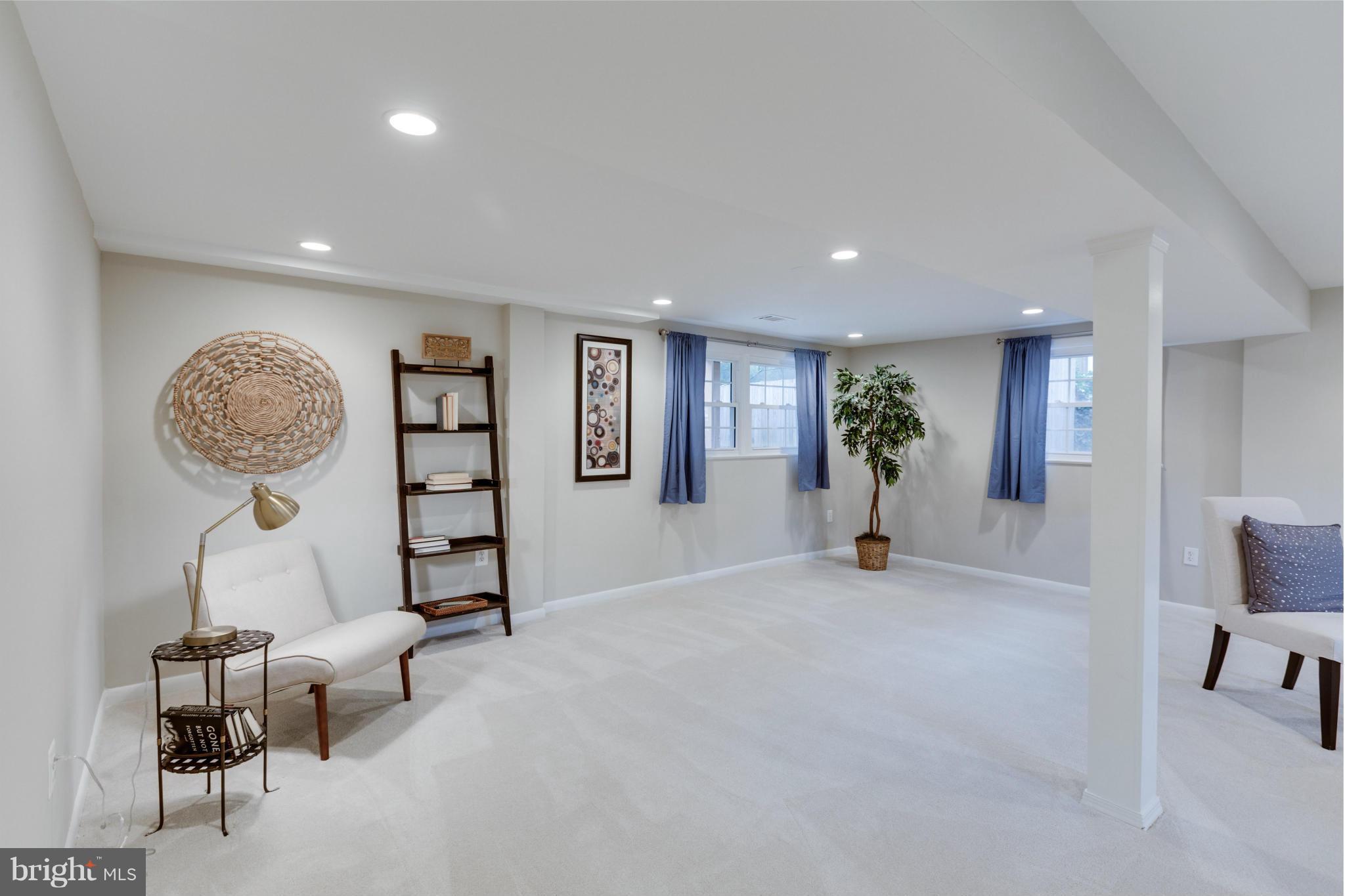 5613 Ashfield Road Alexandria, VA 22315 - Photo 21 of 30 Huge family room