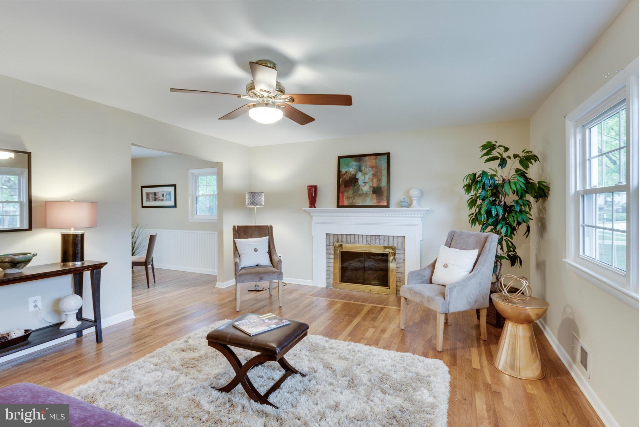 5613 Ashfield Road Alexandria, VA 22315 - Photo 4 of 30 Living Room