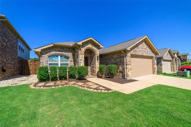 $2,155 | 608 Crazy Horse Drive, Aubrey, TX 76227