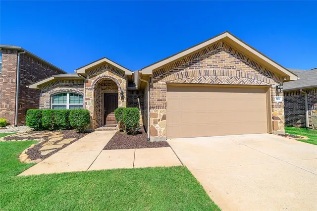 $2,155 | 608 Crazy Horse Drive, Aubrey, TX 76227
