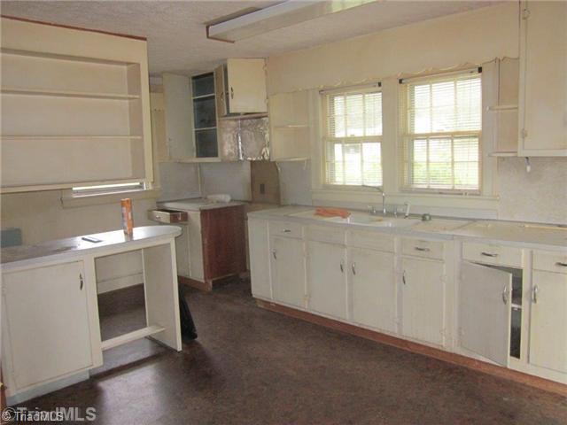 130 North Edgewood Road Eden, NC 27288 - Photo 6 of 16 Kitchen. THE BRICK HOUSE NEEDS EXTENSIVE INTERIOR WORK