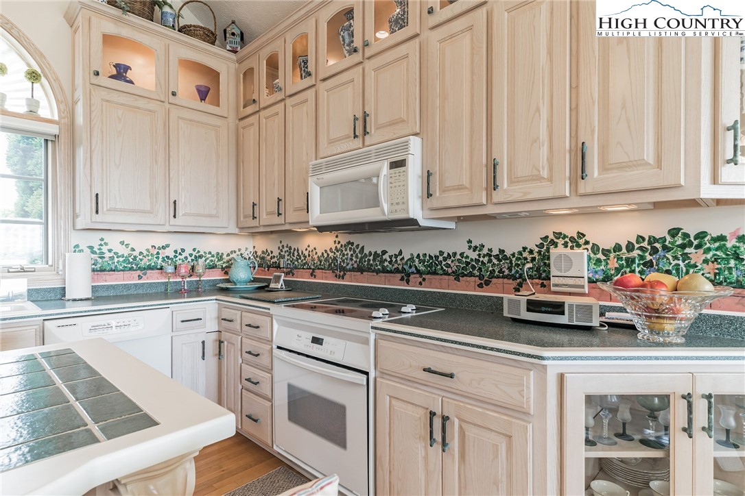 427 Rambling Road Blowing Rock, NC 28605 - Photo 7 of 50 Gallery Image 7