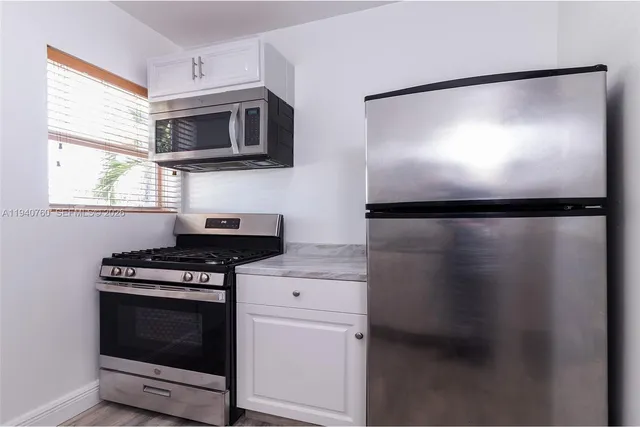 $2,000 | 8430 Harding Avenue, Unit 8, Miami Beach, FL 33141