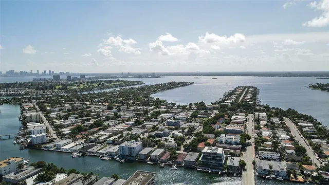 $2,000 | 8430 Harding Avenue, Unit 8, Miami Beach, FL 33141