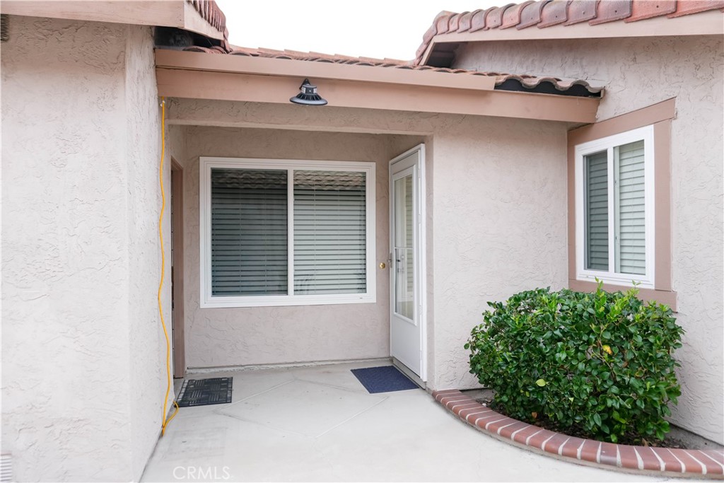 255 Flame Tree Place Oceanside, CA 92057 - Photo 3 of 18 Entry to Home
