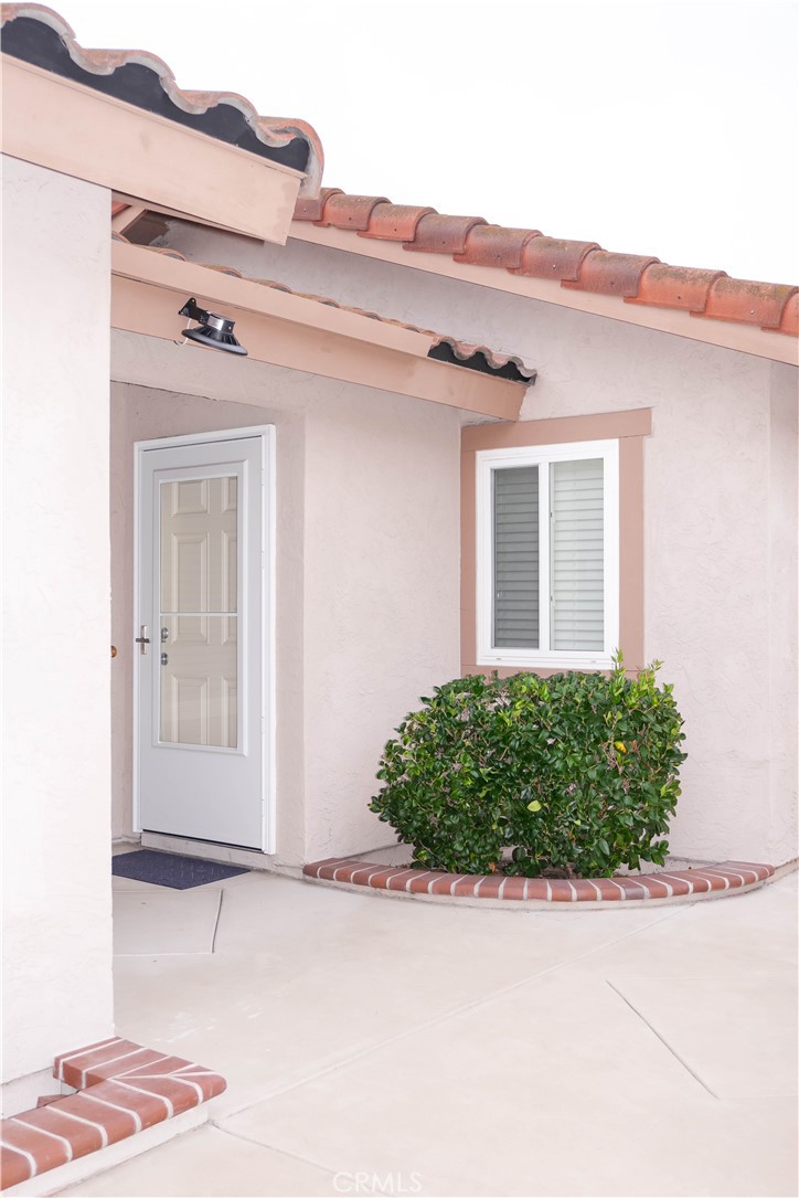 255 Flame Tree Place Oceanside, CA 92057 - Photo 4 of 18 Front view of home entry way