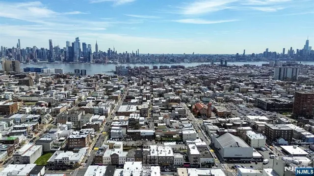 a picture of city view