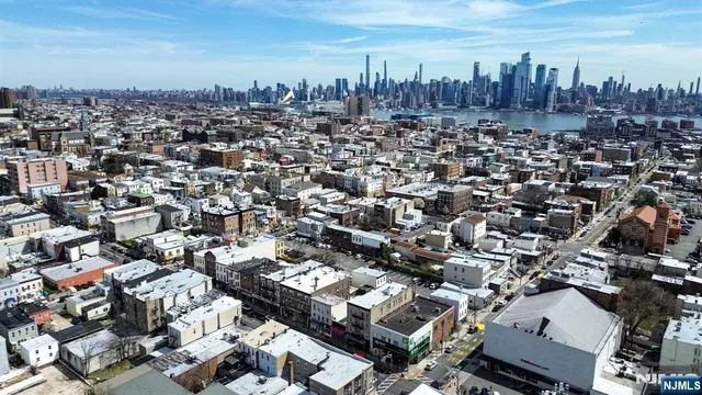 a picture of city view