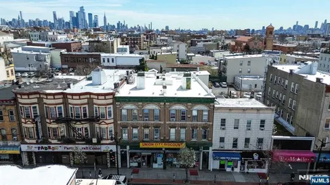 a picture of city view