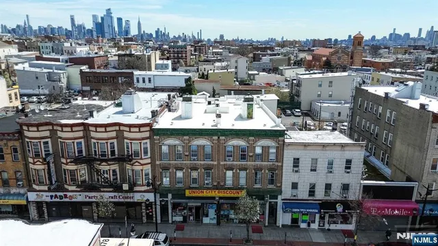 a picture of city view