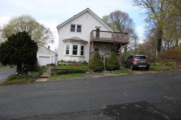 $2,000 | 134 Baldwin Street, Unit 2, Fall River, MA 02720