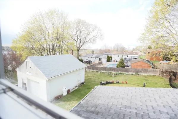 $1,900 | 134 Baldwin Street, Unit 2, Fall River, MA 02720