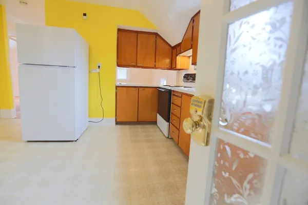 $1,900 | 134 Baldwin Street, Unit 2, Fall River, MA 02720