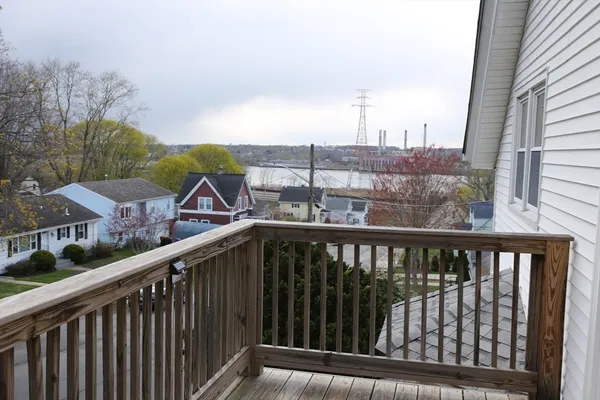 $1,900 | 134 Baldwin Street, Unit 2, Fall River, MA 02720