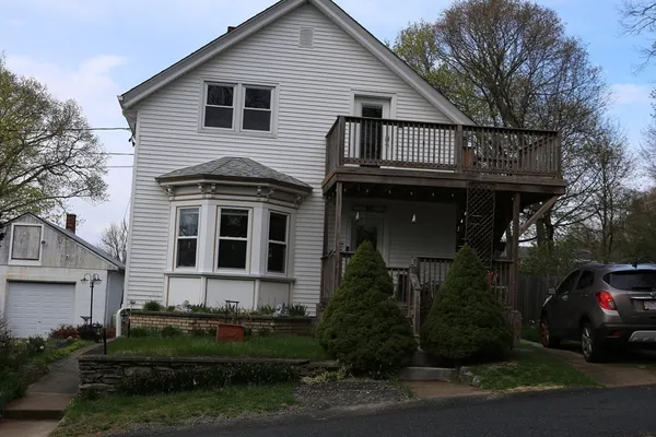 $1,900 | 134 Baldwin Street, Unit 2, Fall River, MA 02720