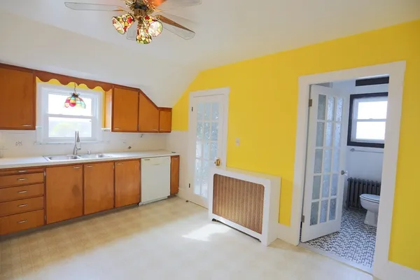 $1,900 | 134 Baldwin Street, Unit 2, Fall River, MA 02720