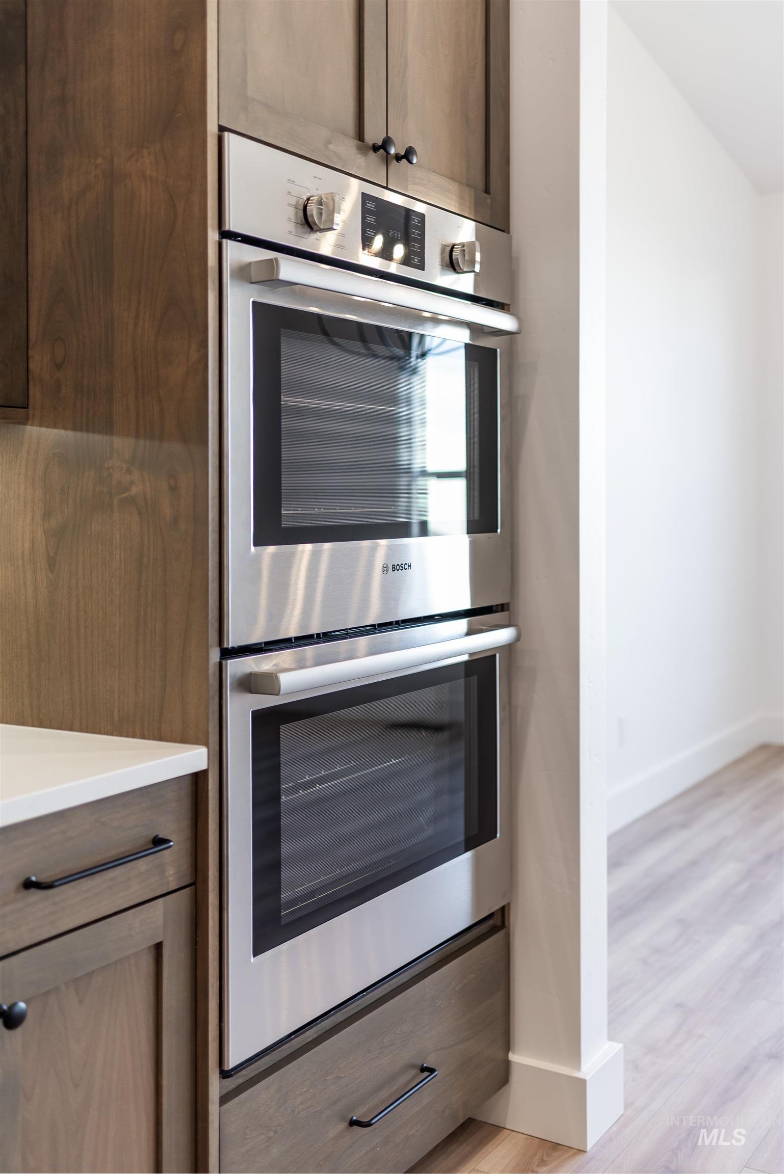 400 South Diesel Way Boise, ID 83716 - Photo 11 of 44 Kitchen with stainless steel double oven, wood finish cabinetry, and light wood-type flooring