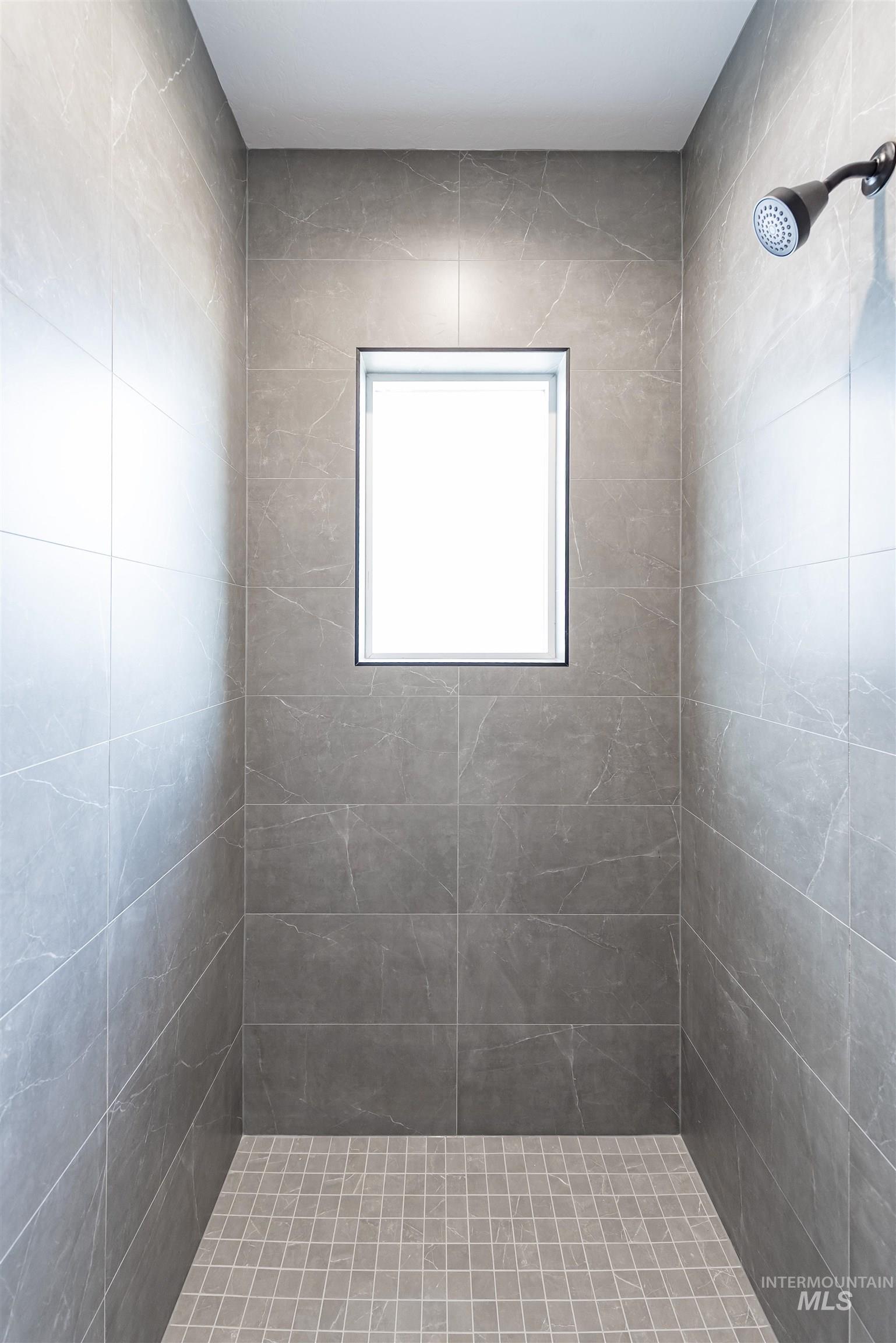 400 South Diesel Way Boise, ID 83716 - Photo 22 of 44 Bathroom featuring tiled shower