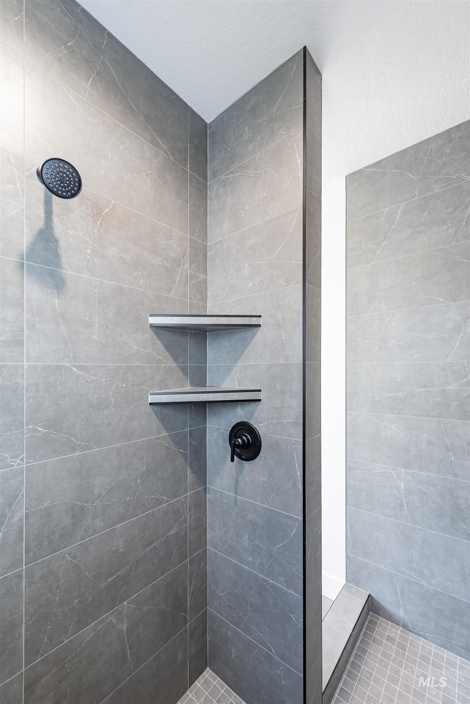 400 South Diesel Way Boise, ID 83716 - Photo 23 of 44 Bathroom with a tile shower