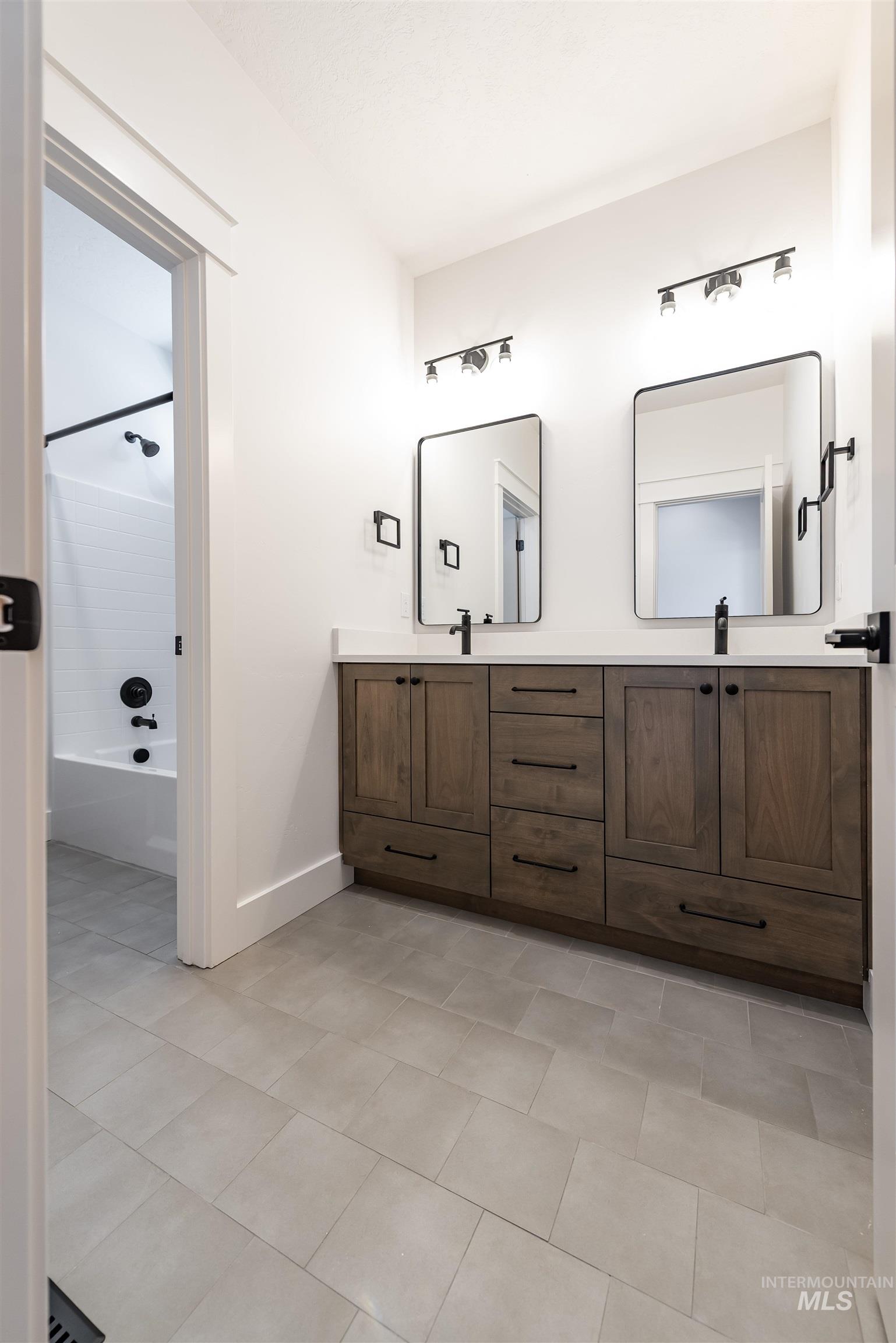 400 South Diesel Way Boise, ID 83716 - Photo 28 of 44 Bathroom featuring double vanity and shower / washtub combination