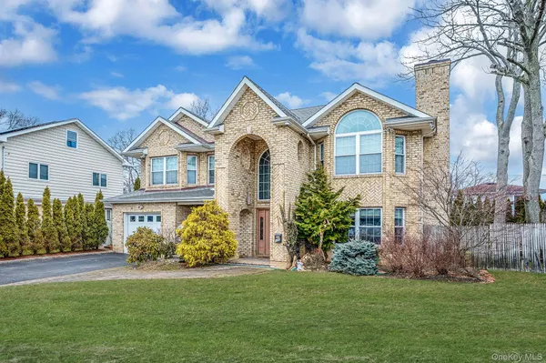 $799,000 | 120 Waldo Street, Copiague, NY 11726