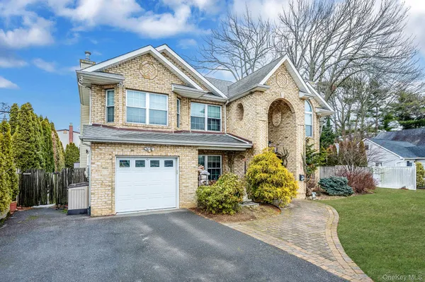 $799,000 | 120 Waldo Street, Copiague, NY 11726