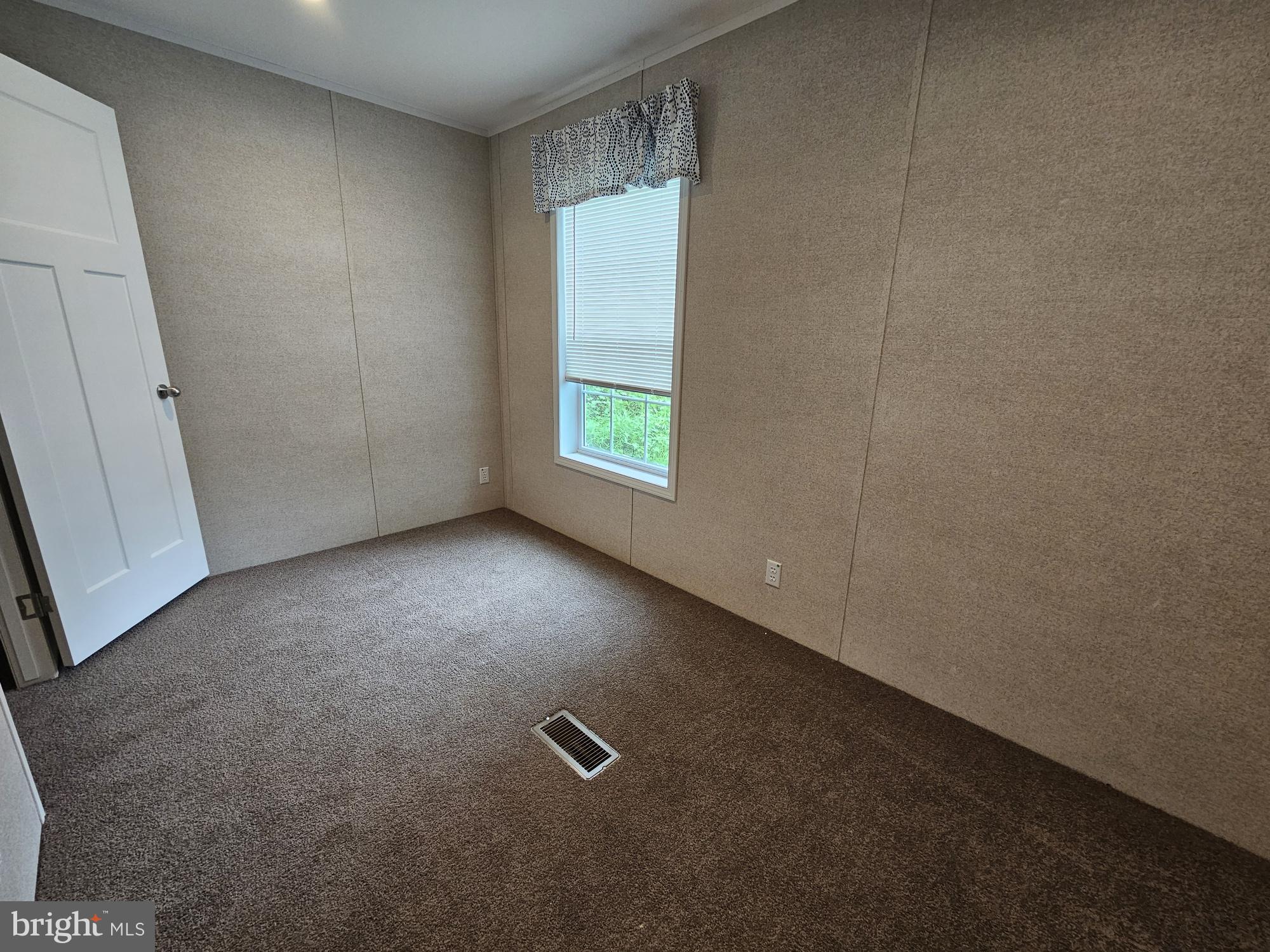 465 Royal Manor Road Easton, PA 18042 - Photo 6 of 14 an empty room with windows