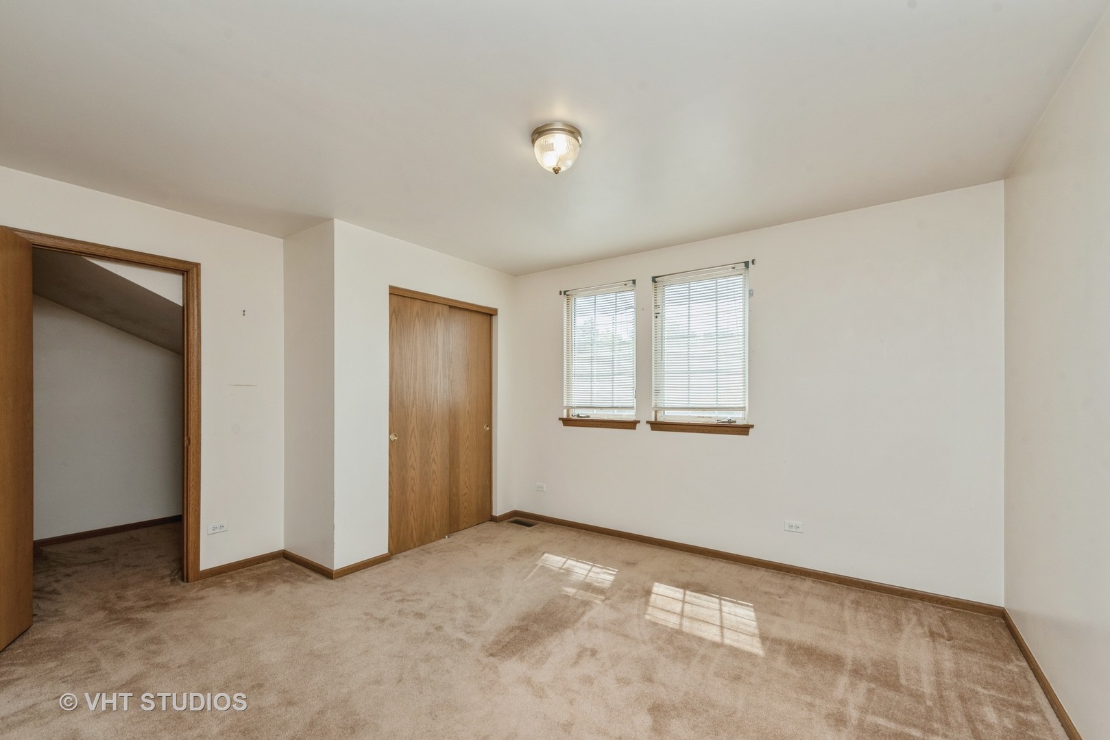 952 Manchester Road Lake Zurich, IL 60047 - Photo 11 of 17 a view of an empty room with a window