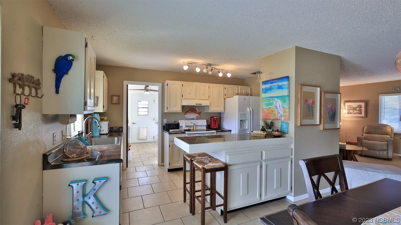 1861 Evergreen Drive Edgewater, FL 32141 - Photo 7 of 31 a kitchen with a table and chairs