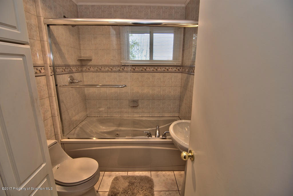 108 Larkspur Road Moscow, PA 18444 - Photo 12 of 66 Gallery Image 12