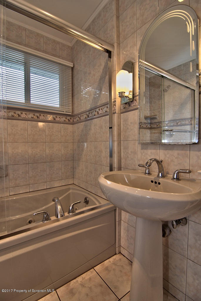 108 Larkspur Road Moscow, PA 18444 - Photo 53 of 66 Gallery Image 53