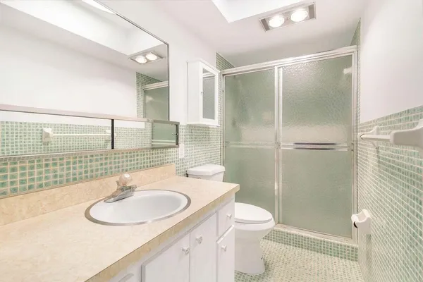 $2,200 | 907 Marina Drive, Unit 402, North Palm Beach, FL 33408