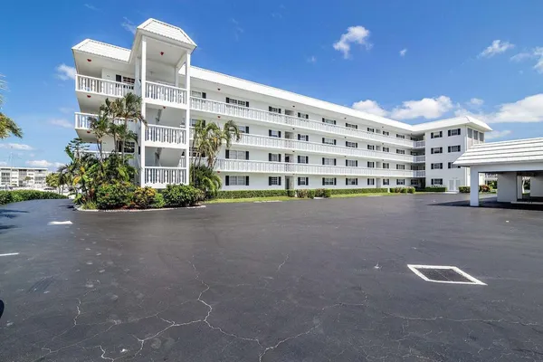 $2,200 | 907 Marina Drive, Unit 402, North Palm Beach, FL 33408