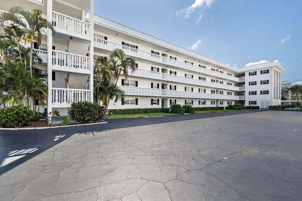 $2,200 | 907 Marina Drive, Unit 402, North Palm Beach, FL 33408