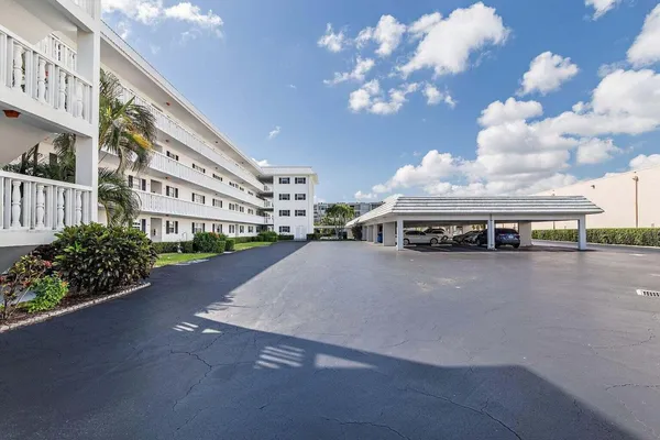 $2,200 | 907 Marina Drive, Unit 402, North Palm Beach, FL 33408