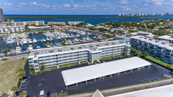 $2,200 | 907 Marina Drive, Unit 402, North Palm Beach, FL 33408