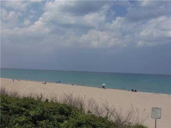 $2,200 | 907 Marina Drive, Unit 402, North Palm Beach, FL 33408