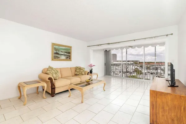 $2,200 | 907 Marina Drive, Unit 402, North Palm Beach, FL 33408