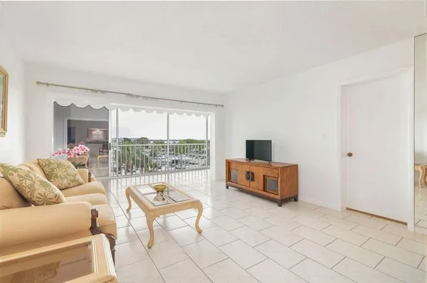 $2,200 | 907 Marina Drive, Unit 402, North Palm Beach, FL 33408