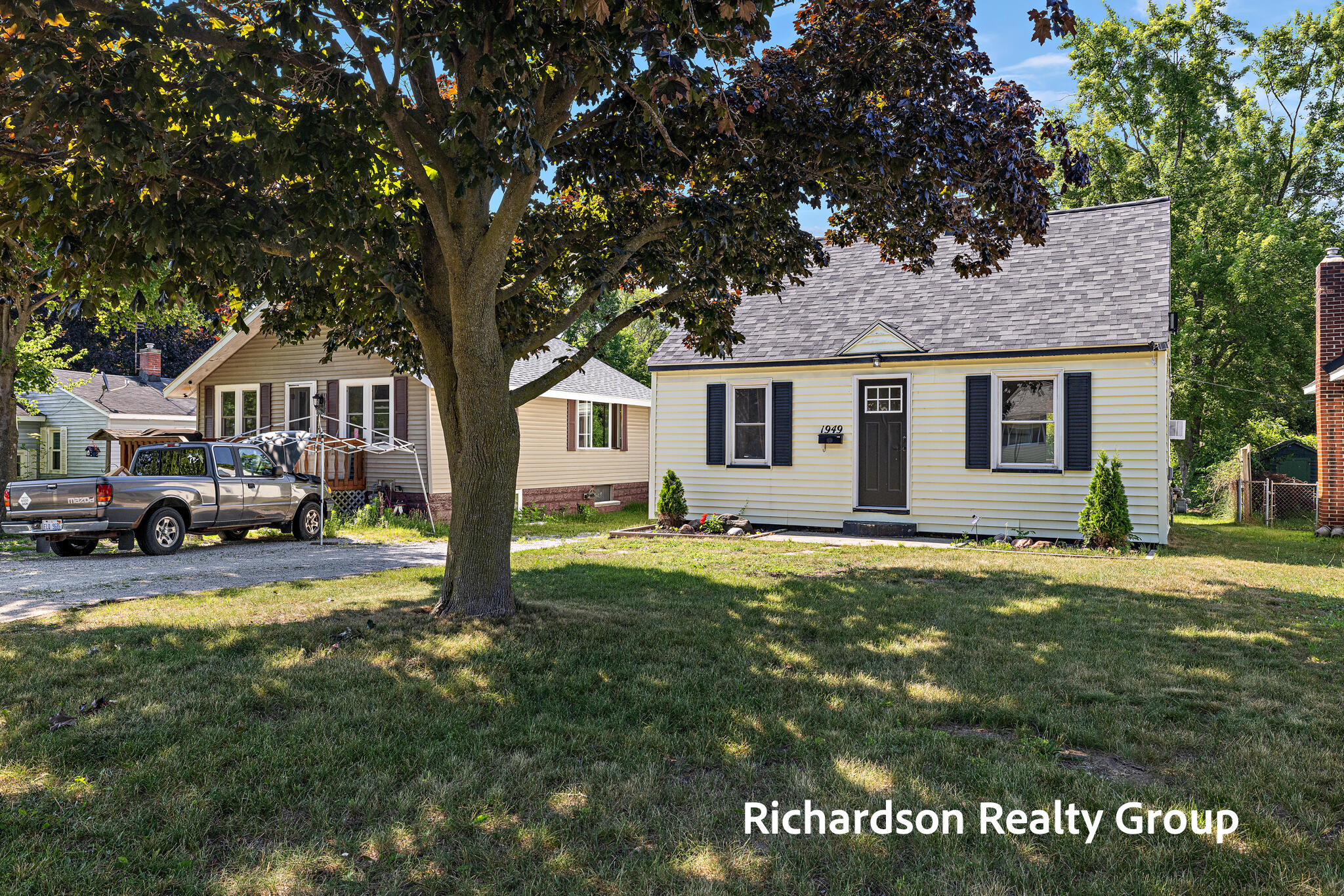1949 Letart Avenue Muskegon, MI 49441 - Photo 3 of 45 1G1A5996