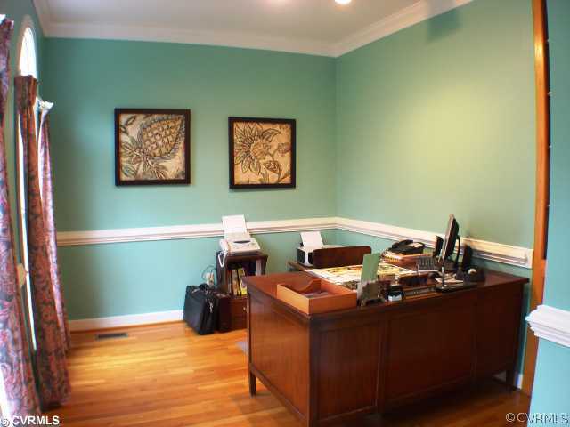 14441 Newgate Road Midlothian, VA 23113 - Photo 4 of 10 a view of a living room with furniture