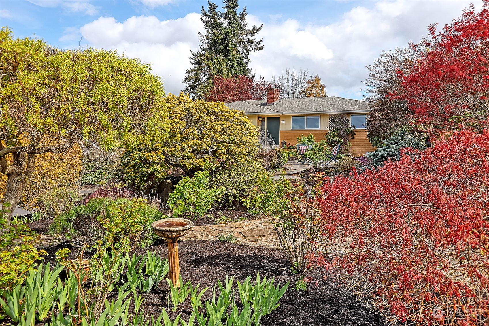 612 9th Avenue North Edmonds, WA 98020 - Photo 26 of 39 a front view of a house with a yard