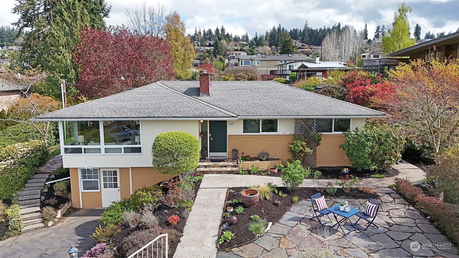 612 9th Avenue North Edmonds, WA 98020 - Photo 28 of 39 a front view of a house with garden